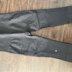 Lululemon Athletica Charcoal Cropped Leggings